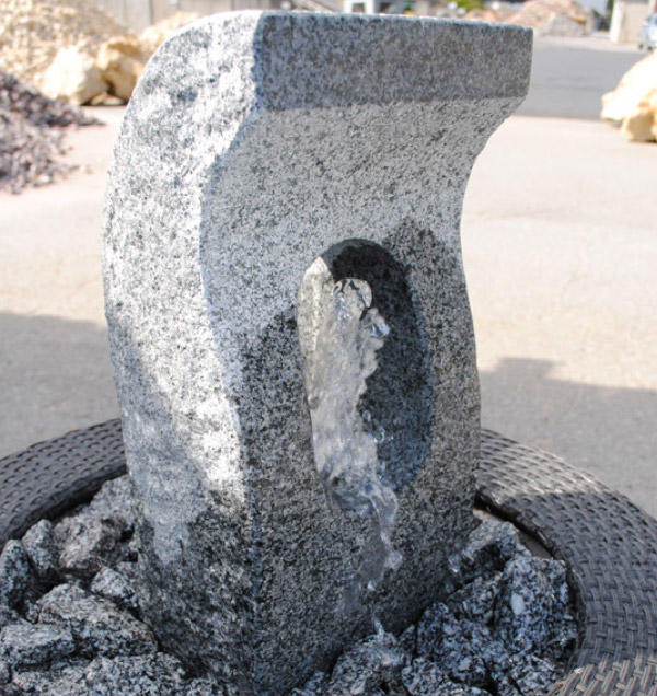 Quellstein Haiti, Granit grau